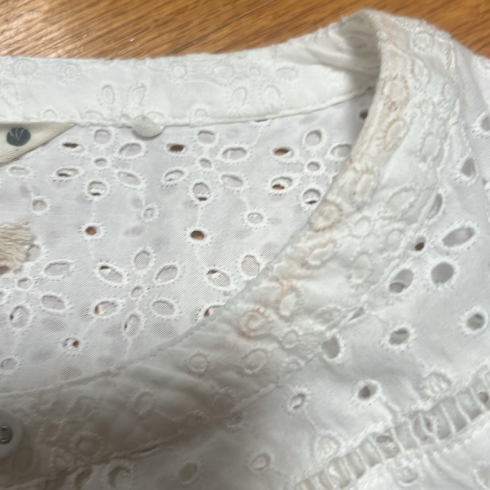 NWT Fat Face White Eyelet Blouse size US 12. New but light makeup on collar - Picture 4 of 6